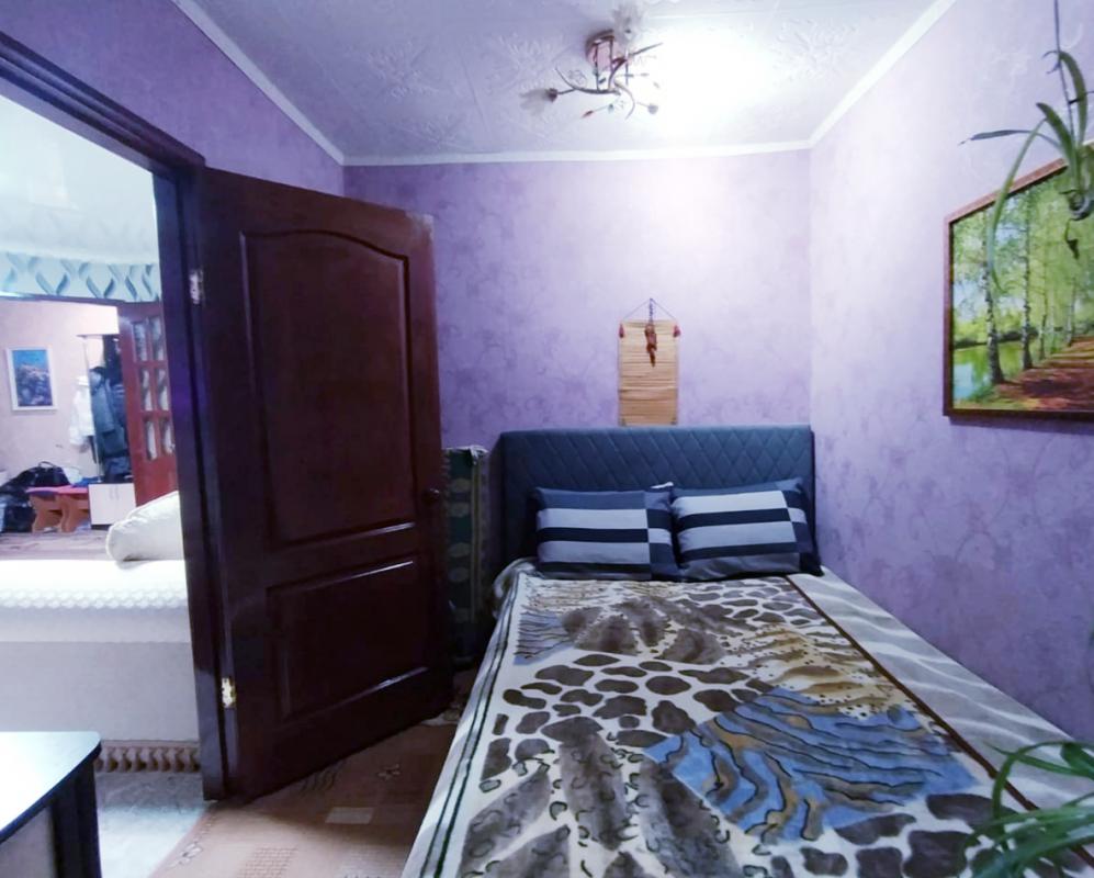 Продаётся 3-х  комнатная квартира, на 1 этаже, 5-ти этажного, кирпичного дома, по адресу:
 г Новотр - Новотроицк