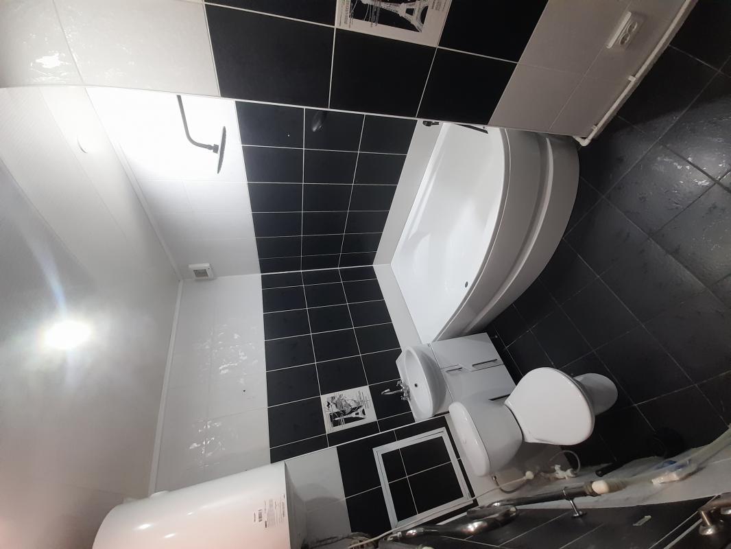 Продаётся отличная трёхкомнатная квартира 62 м2 на 4 этаже по адресу пер. - Гай