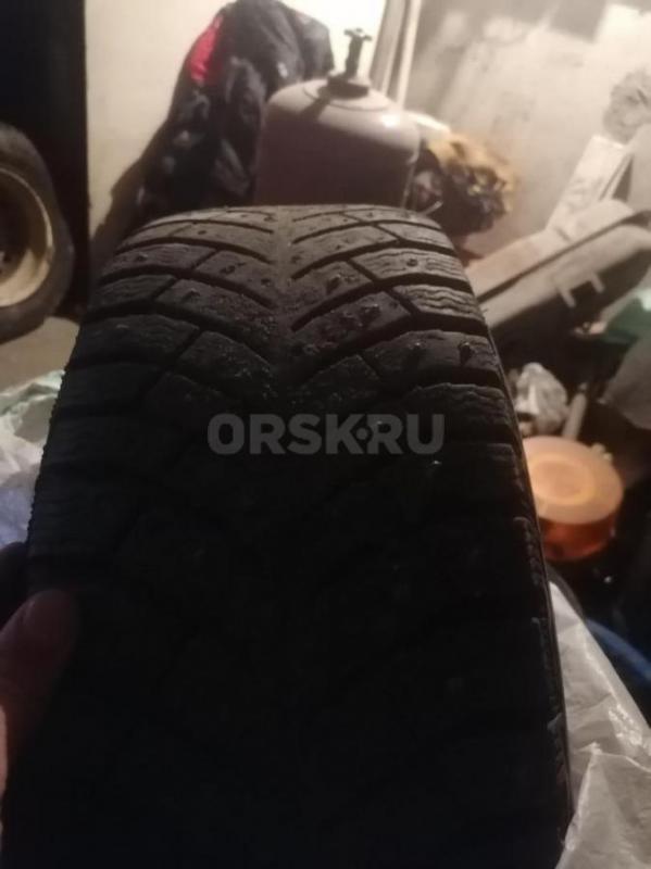 Продам комплект зимней резины на дисках (4штуки) R15 разболтовка 5*108 стояла на форд фокус 2 резина - Орск