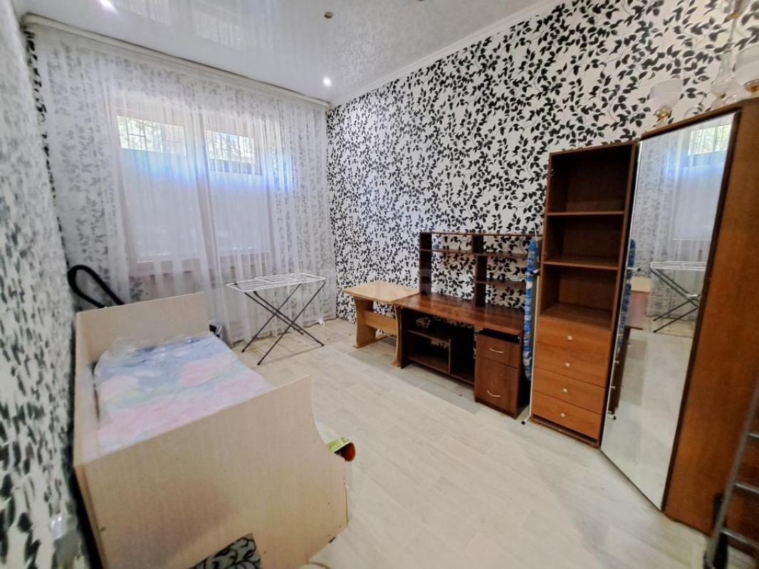 Продам светлую и очень уютную 3 ком, кв на 1эт, 2эт. - Орск