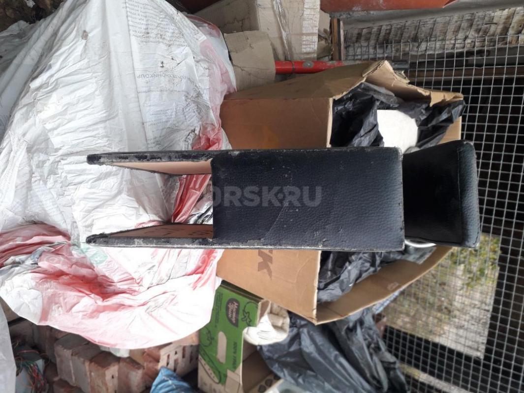 Подлокотник на ВАЗ 2110-15, бу, кожзам местами потёртый. - Орск