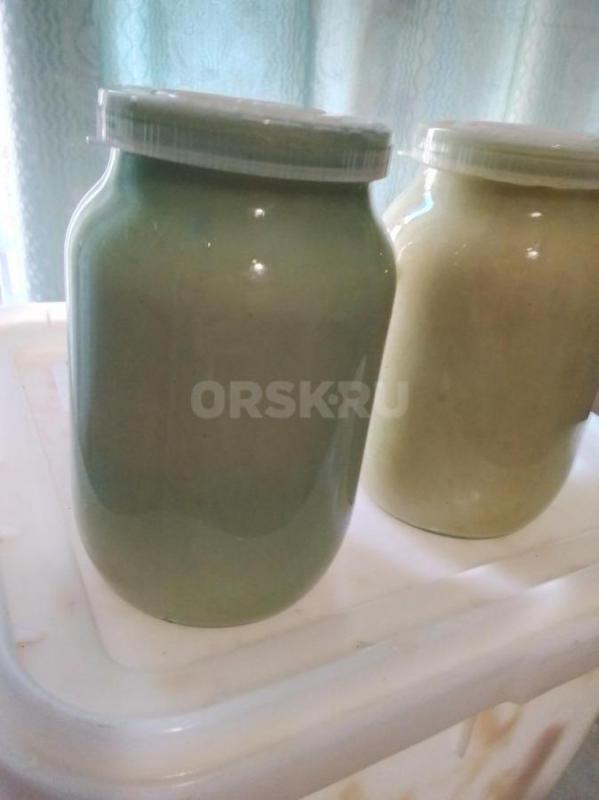 Продам мёд разнотравья темное 700 рублей, светлое 800 рублей, горный мёд 1000 рублей за литр. - Орск