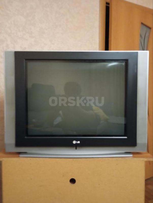 Продам телевизор LG 
перед звонком напишите смс - Орск