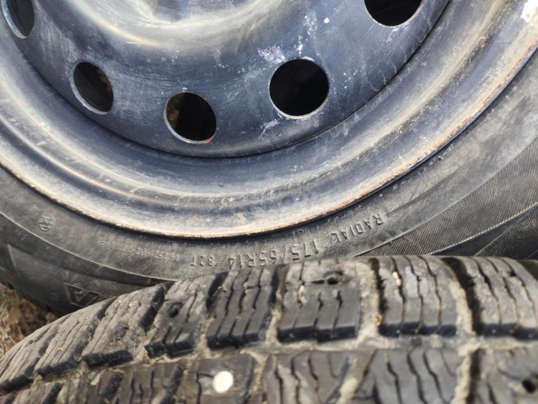 R14 смотрите фото одно на камере - Новотроицк