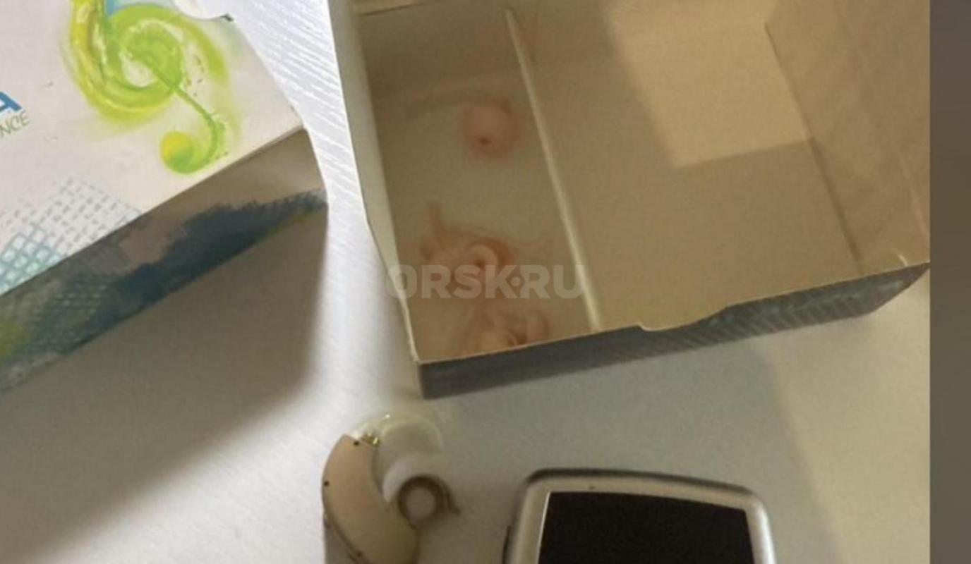 продам цифровой слуховой аппарат заушного типа Aurica Reference 85SP, вместе с 2 батарейками и с нов - Орск