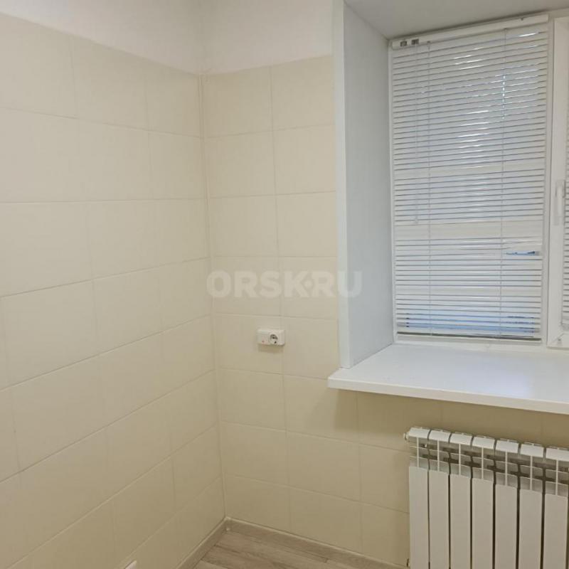 Сдам в аренду кабинет  6 кв м свободного назначения, под массаж, косметологию, ресницы, шугаринг и т - Орск