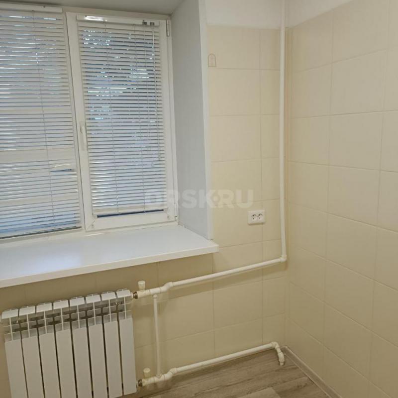 Сдам в аренду кабинет  6 кв м свободного назначения, под массаж, косметологию, ресницы, шугаринг и т - Орск