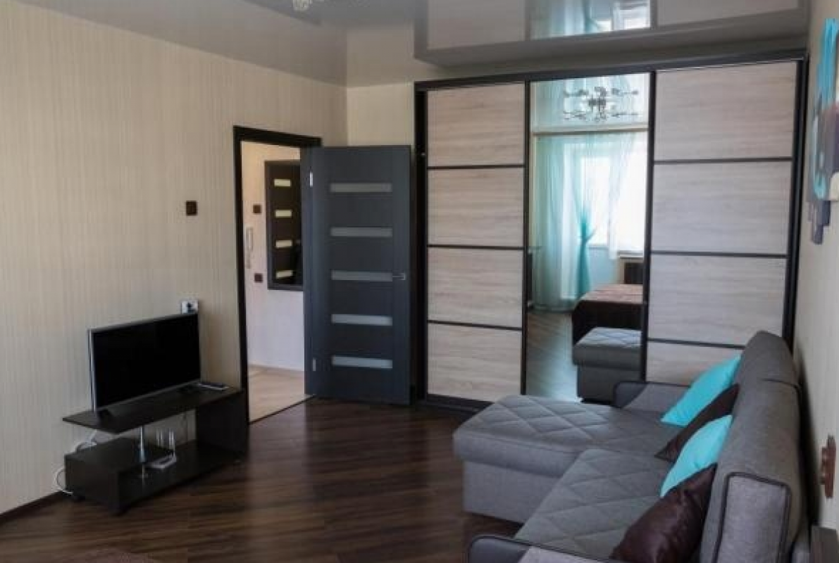 Молодёжная улица, 2  . ​Ленинский район, Орск. - Орск