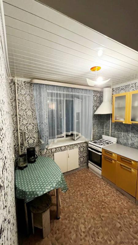 Продается теплая 3-комнатная квартира практически в центре города. - Гай