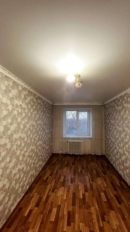 Продается теплая 3-комнатная квартира практически в центре города. - Гай