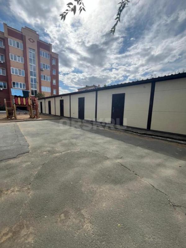 Продается гараж в центре города во дворе дома по адресу: улица Макаренко, 24. - Орск