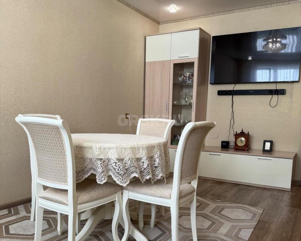 Продаётся уютная трёхкомнатная квартира площадью 62 квадратных метра на втором этаже пятиэтажного па - Орск