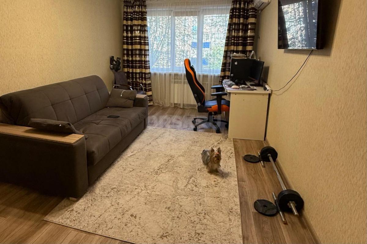 Продаётся уютная трёхкомнатная квартира площадью 62 квадратных метра на втором этаже пятиэтажного па - Орск