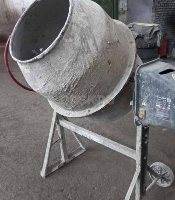 Продам металлическую емкость (короб) 15т.р., бетономешалку 15т.р. - Орск