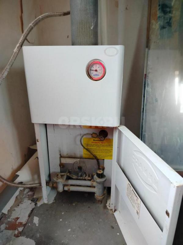 Газовый котел в рабочем состоянии за 3 тыс. рублей, выходная труба газовая, оценковая за 2 тыс. рубл - Орск