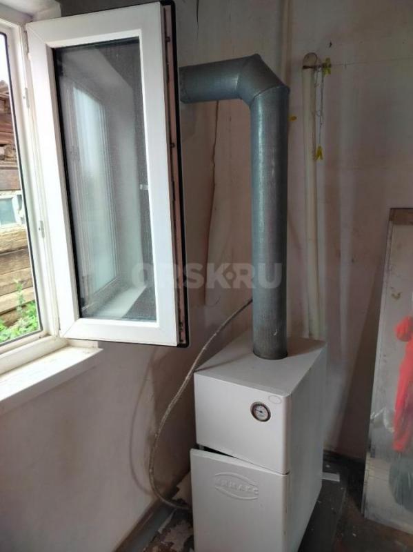 Газовый котел в рабочем состоянии за 3 тыс. рублей, выходная труба газовая, оценковая за 2 тыс. рубл - Орск
