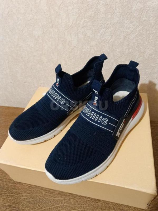 Продам мужские кроссовки 44(43) размера темно-синего цвета в идеальном состоянии за 500 рублей - Орск