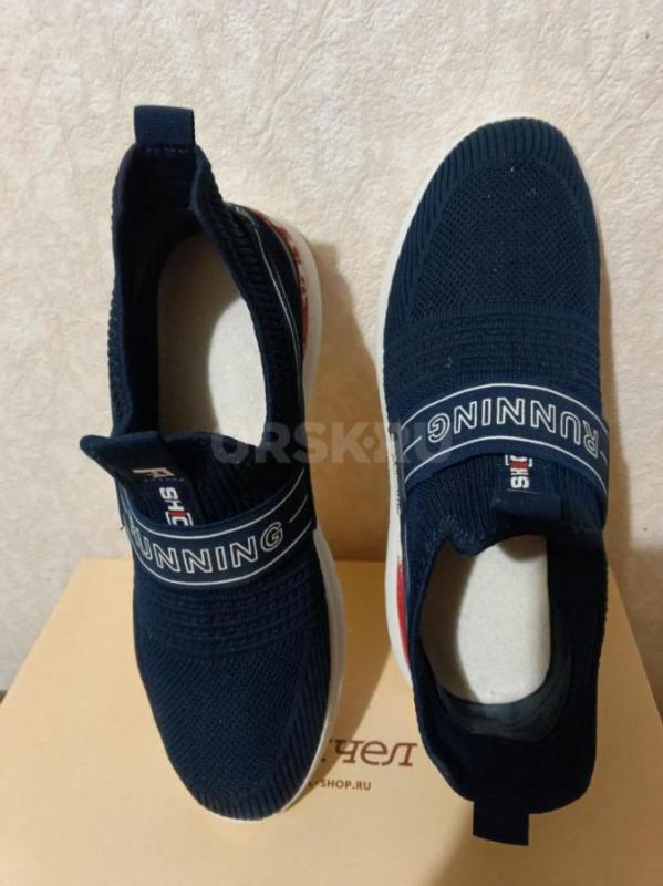 Продам мужские кроссовки 44(43) размера темно-синего цвета в идеальном состоянии за 500 рублей - Орск