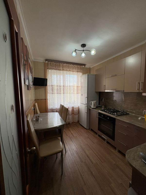 Продаётся уютная, светлая трехкомнатная квартира площадью 61.7 квадратных метров на четвёртом этаже - Новотроицк