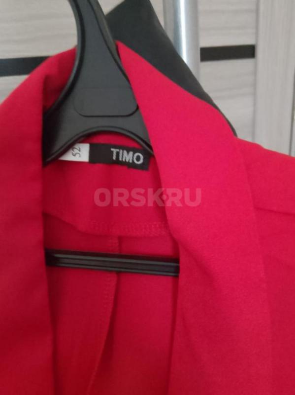 Продам брючный костюм 50-52 размера, новый. - Орск