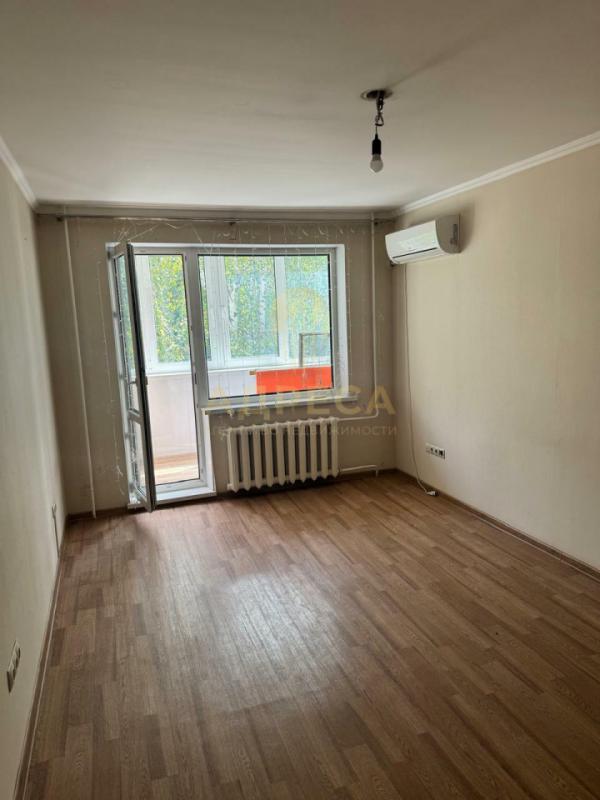 Продаётся трёхкомнатная квартира, общая площадь 61кв. - Новотроицк