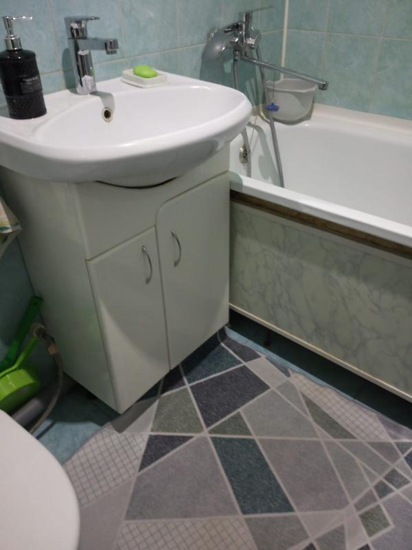 Продается 2х-КОМНАТНАЯ квартира в самом центре города на остановке СТРОИТЕЛЬНЫЙ ТЕХНИКУМ НА 3-ЕМ ЭТА - Новотроицк