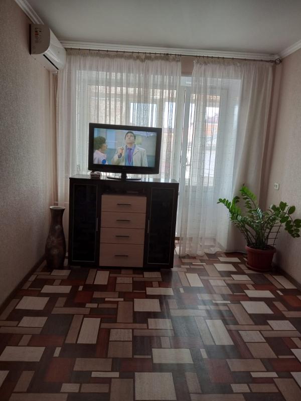 Продается 2х-КОМНАТНАЯ квартира в самом центре города на остановке СТРОИТЕЛЬНЫЙ ТЕХНИКУМ НА 3-ЕМ ЭТА - Новотроицк