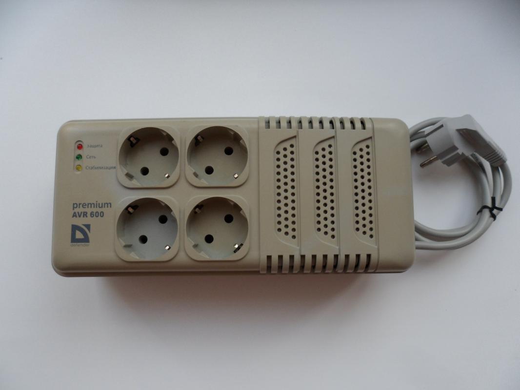 Стабилизатор напряжения Defender AVR Premium 600 ориентирован для домашнего пользователя и объединяю - Новотроицк