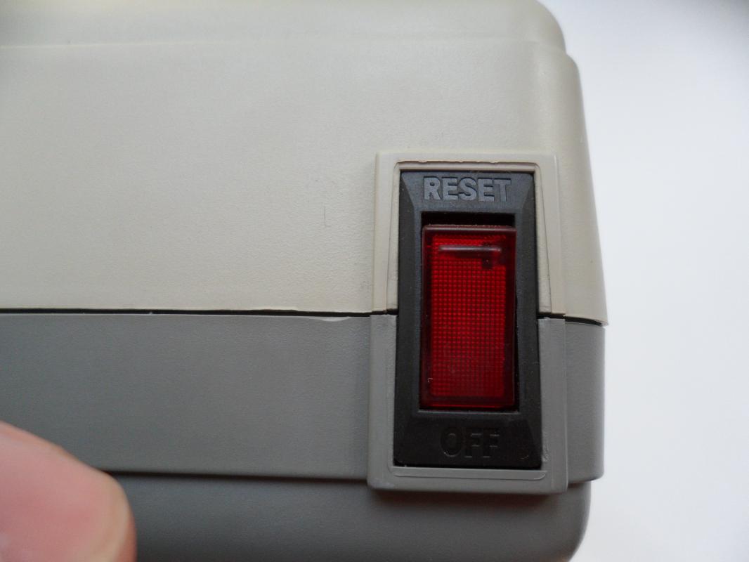 Стабилизатор напряжения Defender AVR Premium 600 ориентирован для домашнего пользователя и объединяю - Новотроицк