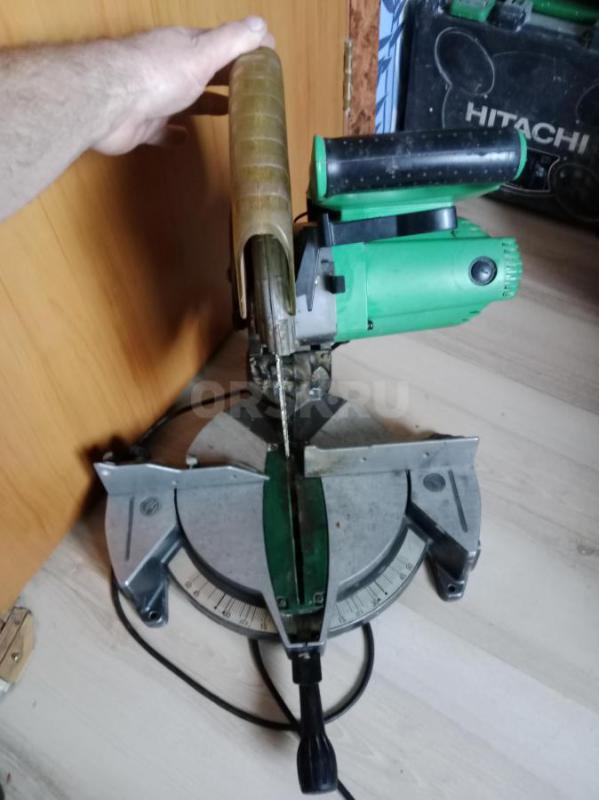 Торцовочная пила Hitachi С10FCH2 Японская сборка углы точные 1600вт люфтов нет 15000р,болгарка Makit - Орск