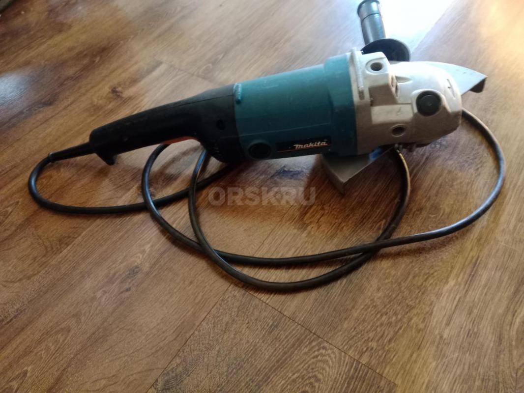 Торцовочная пила Hitachi С10FCH2 Японская сборка углы точные 1600вт люфтов нет 15000р,болгарка Makit - Орск