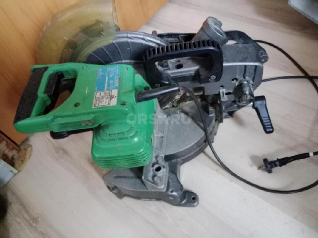 Торцовочная пила Hitachi С10FCH2 Японская сборка углы точные 1600вт люфтов нет 15000р,болгарка Makit - Орск