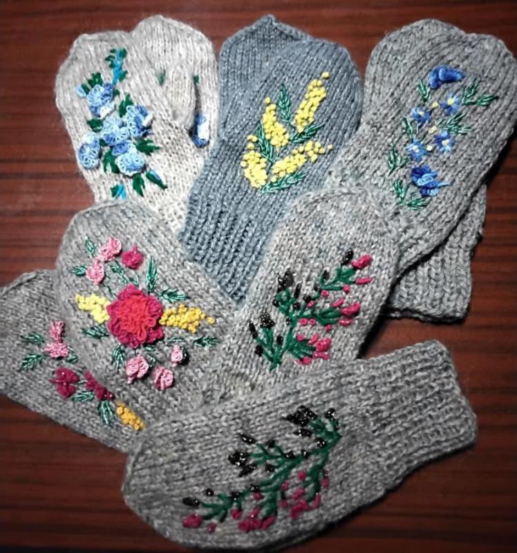 Варежки с вышивкой 
Пуховые, шерстяные, мохер 
Район ул Строителей - Орск