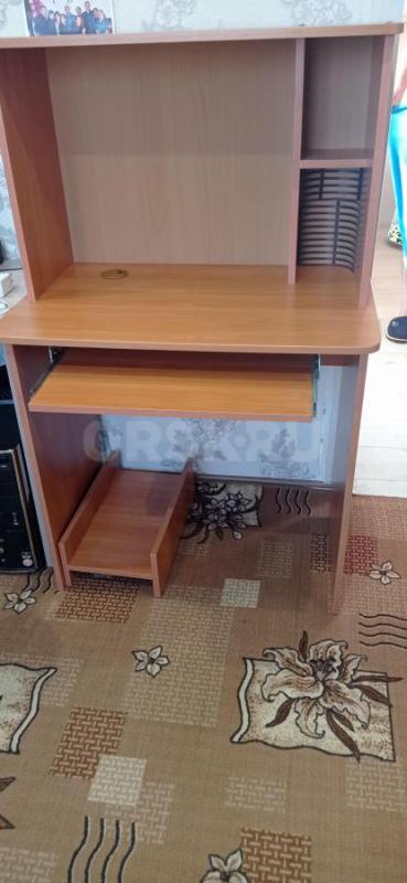 Компьютерный стол в хорошем состояние, район жд вокзал - Орск