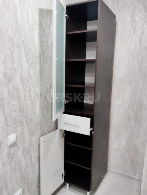 Продам 2 предмета от кухонного гарнитура: шкаф-пенал (высота 210см; глубина 55см; ширина 40см) и мой - Орск