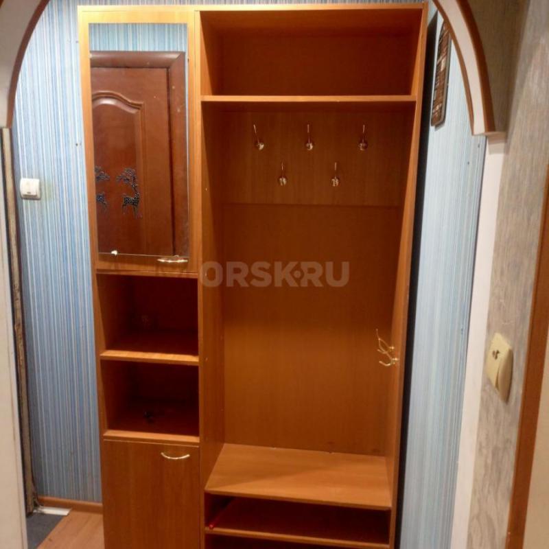 Сдам двухкомнатную квартиру на втором этаже только семейным, остановка Станиславского частично мебли - Орск