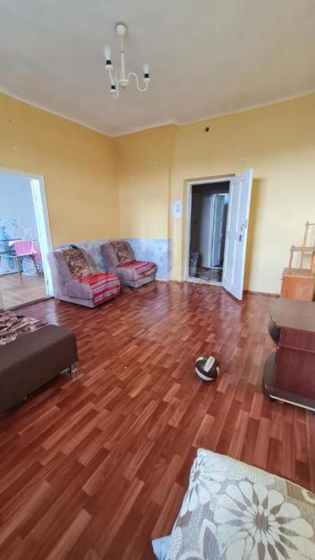 Продается просторная 3-х комнатная квартира по адресу ул. - Орск