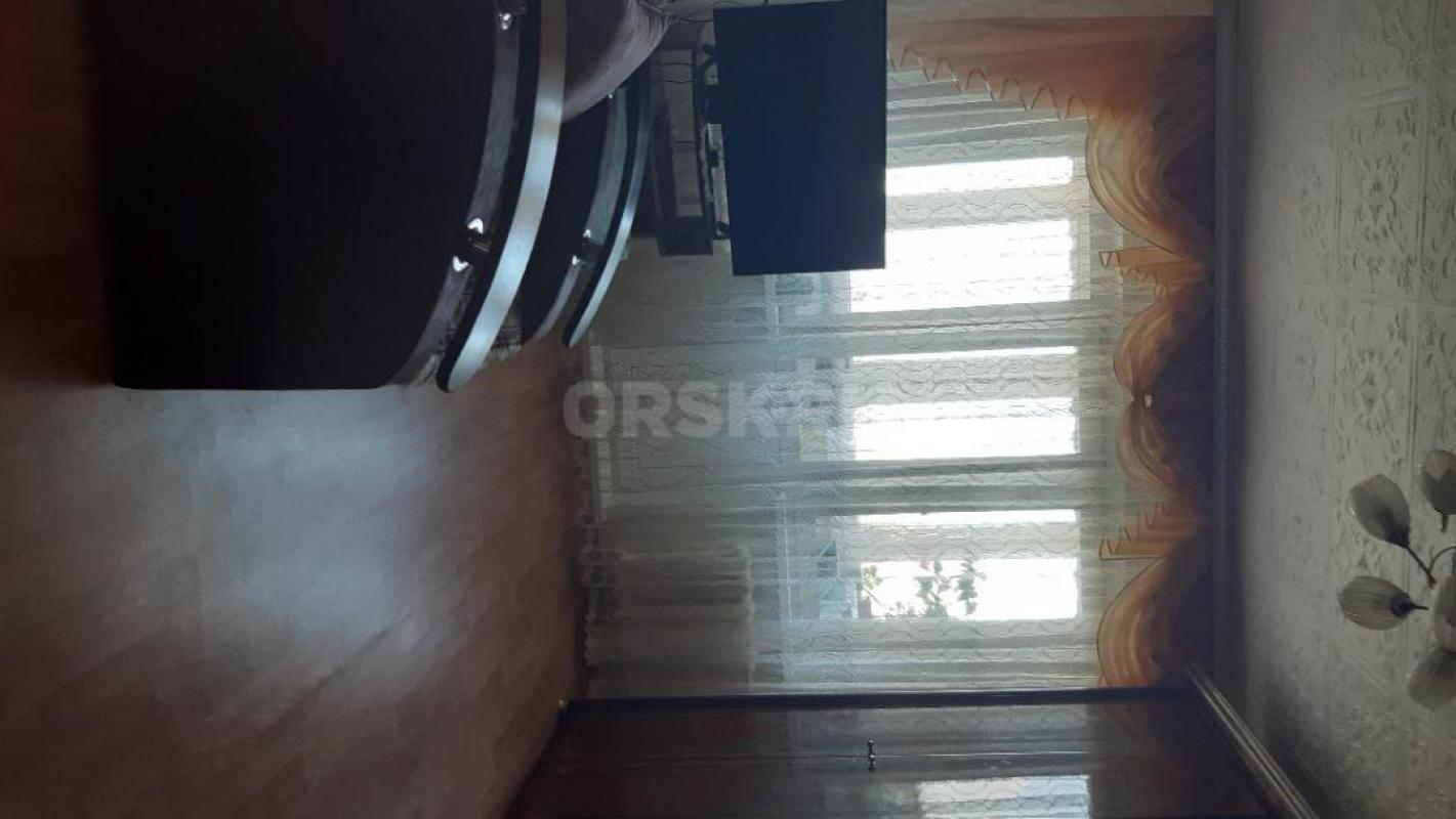 Продам в центре города трехкомнатную квартиру площадью 58,2 квадратных метра. - Орск