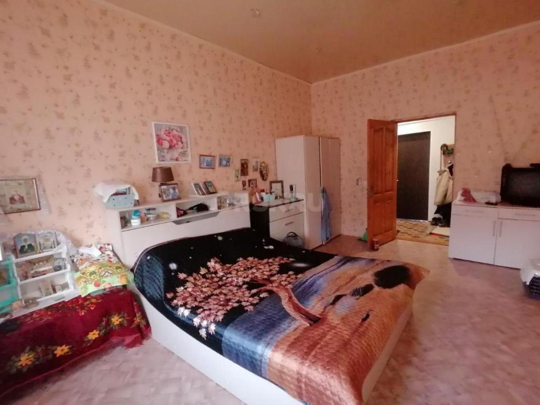 Продаётся большая 3-комнатная квартира в 2-этажном кирпичном доме по адресу пер. - Орск