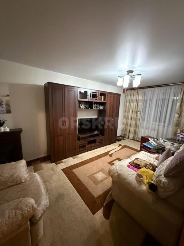 Отличная квартира с хорошим ремонтом, вся мебель и техника остается - Орск