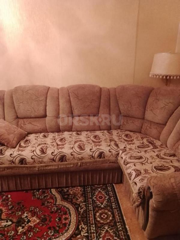 Продам диван угловой , кресло и пуфик . - Орск