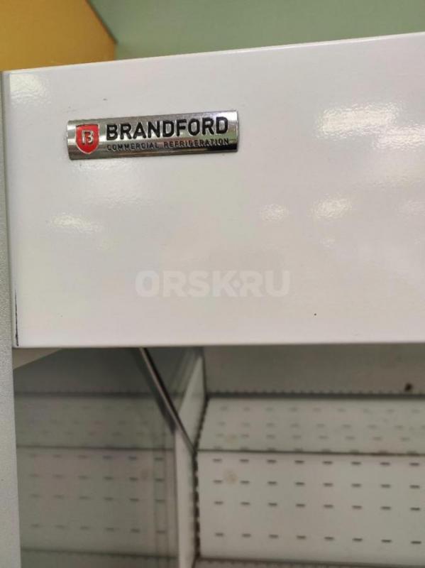 Продам холодильную витрину(горку) высота 2 м, ширина 90 см, длина 1.3 м. - Гай