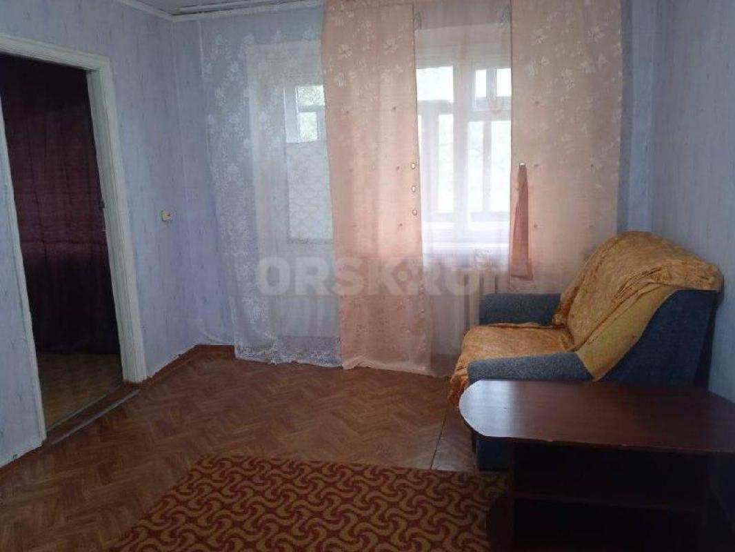 сдам 2х комн квартиру на длительный срок с мебелью , ул. - Орск