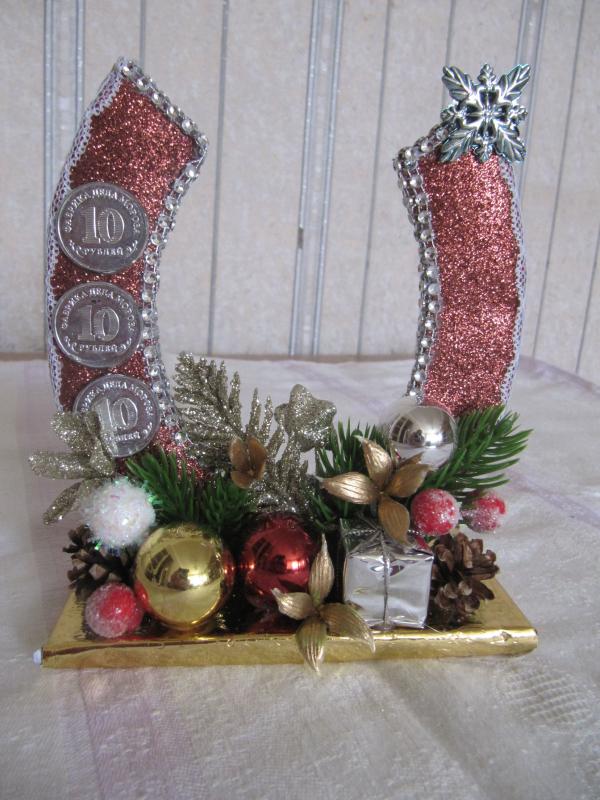 Ёлка-подвеска из фетра 250р, подвеска зелёная из фоамирана 250р, медальоны розовые 150 р, гномы 150 - Новотроицк