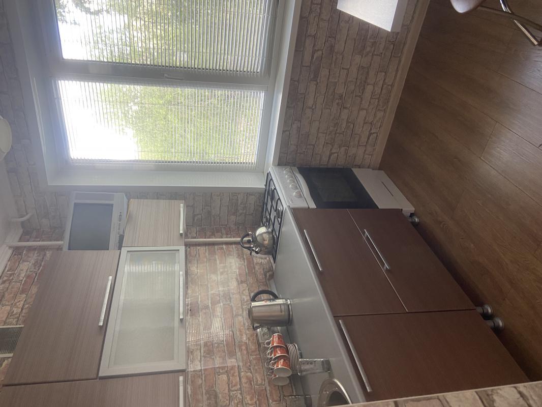 Сдается в аренду на длительный срок двухкомнатная квартира "трамвайчик". - Новотроицк