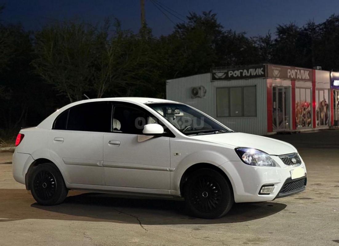 KIA RIO 2 RESTYLING 
Чистый и ухоженный автомобиль 
Коробка механика как новая
Кондиционер( холод - Орск