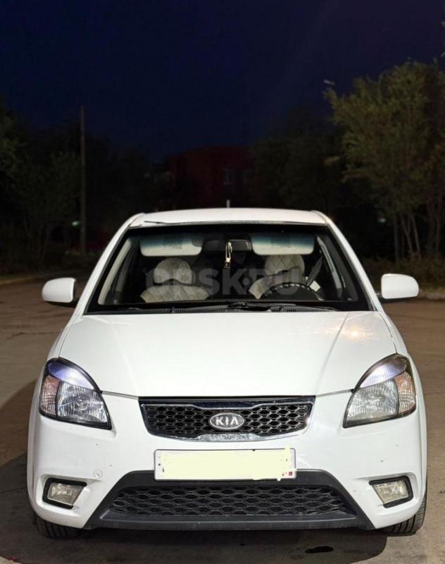 KIA RIO 2 RESTYLING 
Чистый и ухоженный автомобиль 
Коробка механика как новая
Кондиционер( холод - Орск