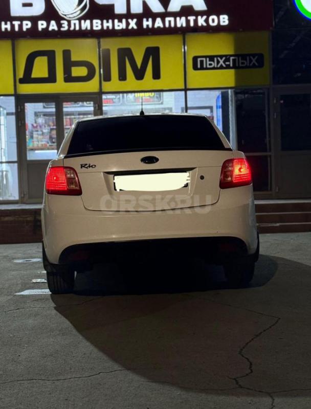 KIA RIO 2 RESTYLING 
Чистый и ухоженный автомобиль 
Коробка механика как новая
Кондиционер( холод - Орск