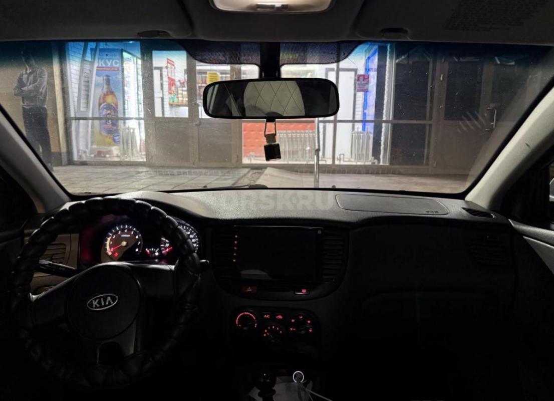 KIA RIO 2 RESTYLING 
Чистый и ухоженный автомобиль 
Коробка механика как новая
Кондиционер( холод - Орск