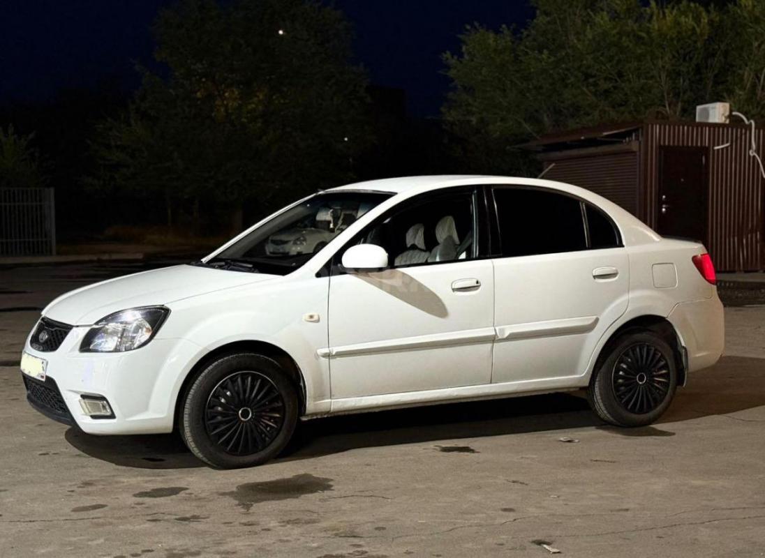 KIA RIO 2 RESTYLING 
Чистый и ухоженный автомобиль 
Коробка механика как новая
Кондиционер( холод - Орск